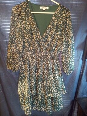 Mimi Chica Dark Green Floral Tiered V-Neck Dress